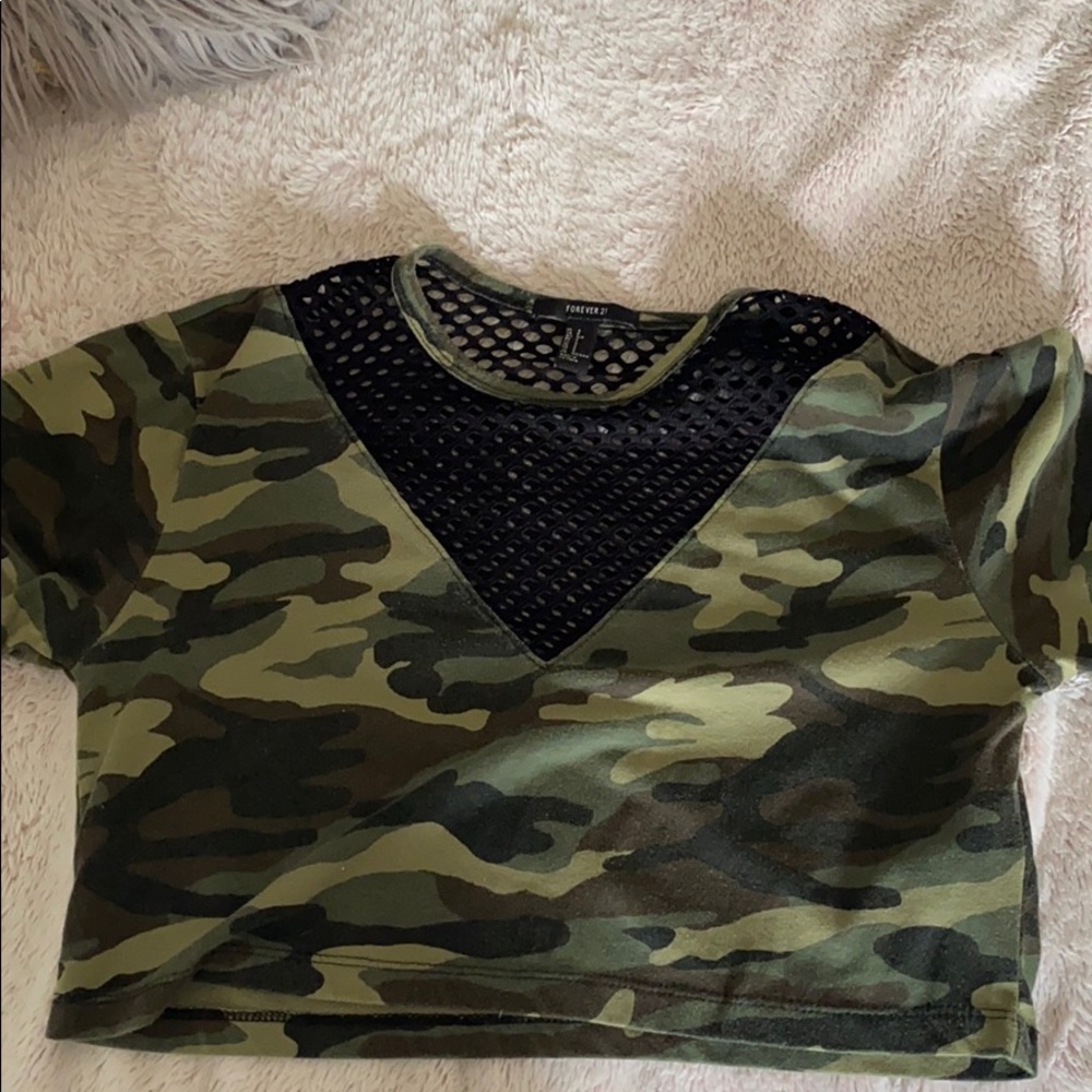 Camo crop top with mesh